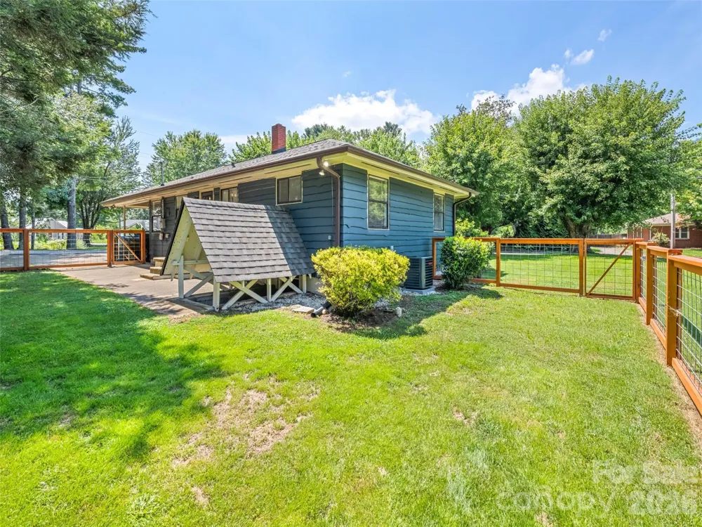 713 Brown Avenue Waynesville, NC 28786