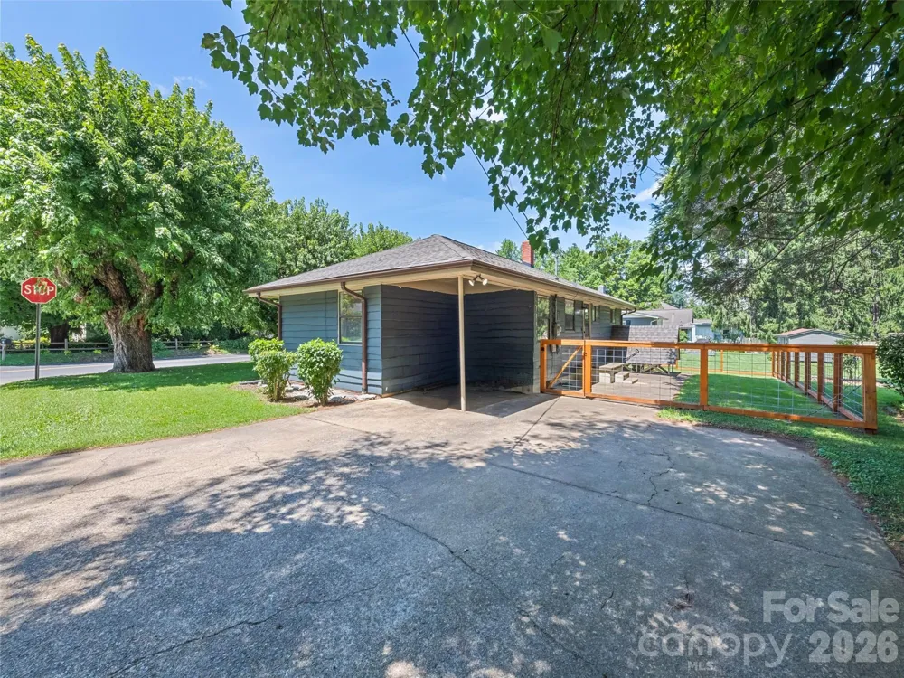 713 Brown Avenue Waynesville, NC 28786
