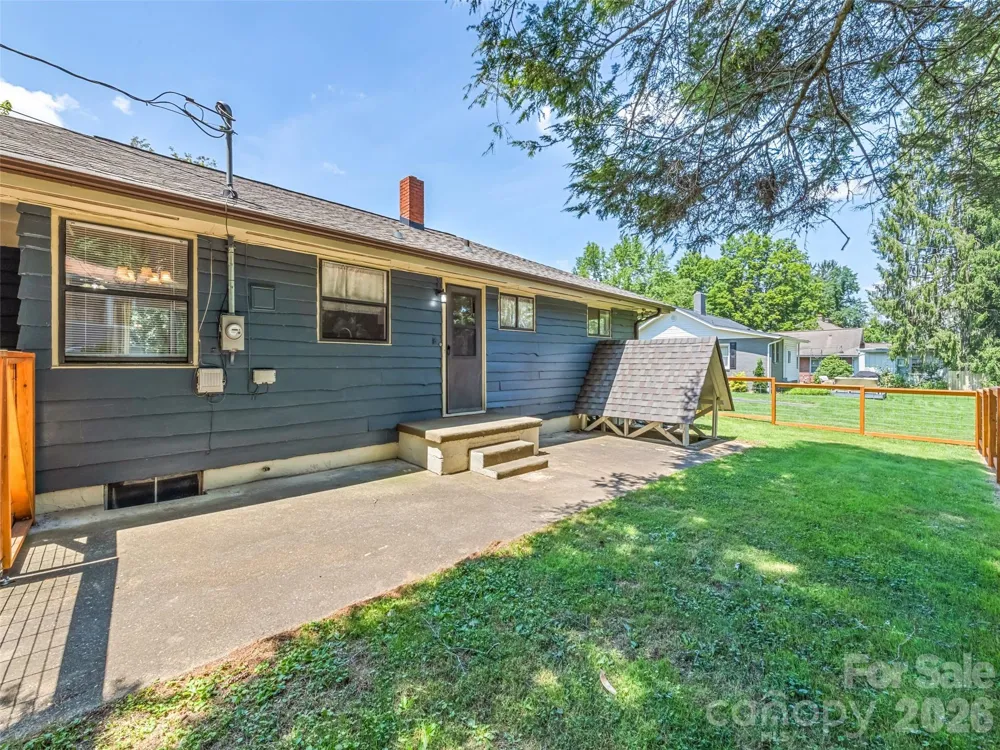 713 Brown Avenue Waynesville, NC 28786