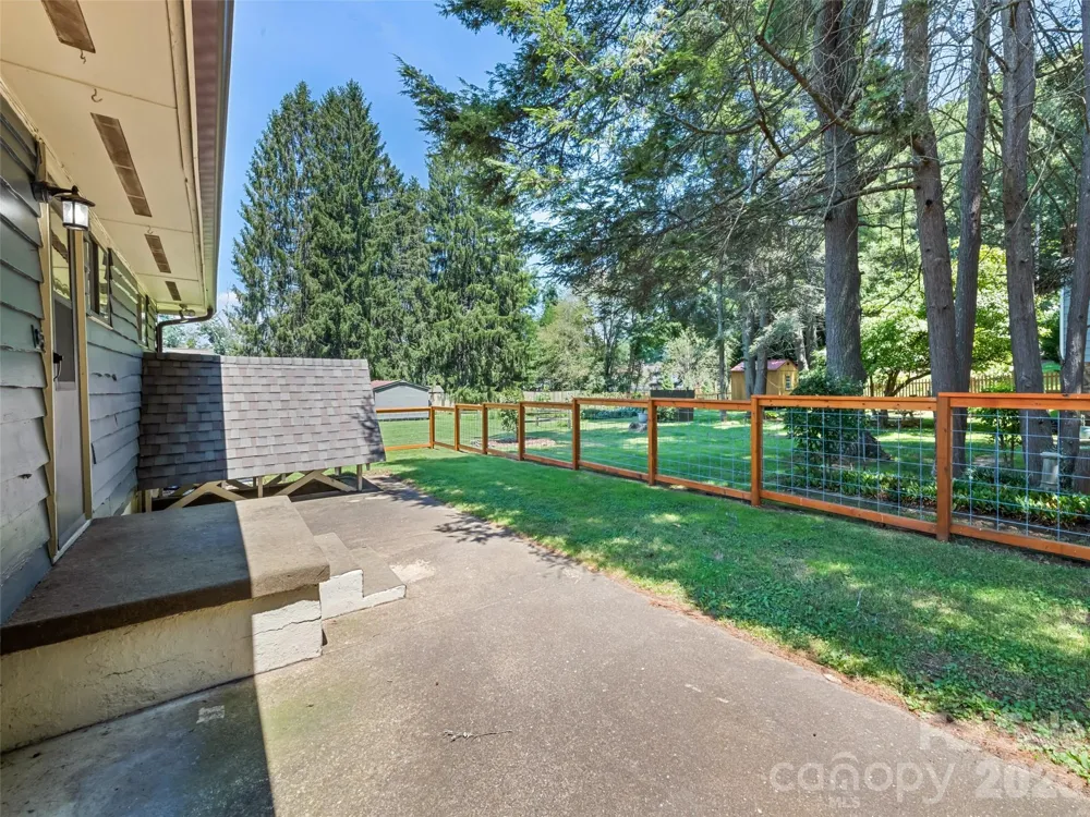713 Brown Avenue Waynesville, NC 28786