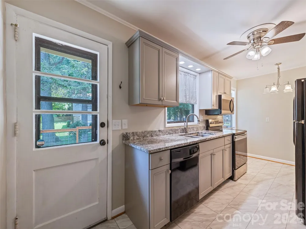 713 Brown Avenue Waynesville, NC 28786