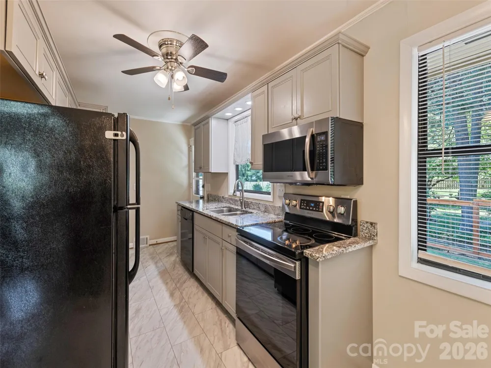 713 Brown Avenue Waynesville, NC 28786