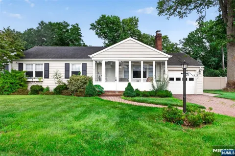 870 Crescent Drive