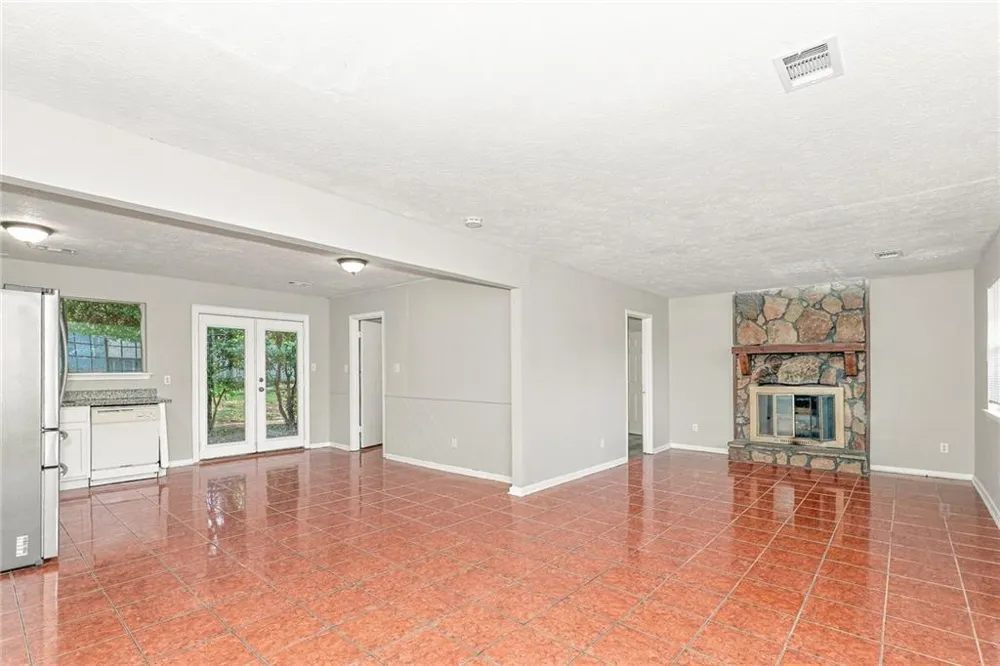 596 Crestmont Court Jonesboro, GA 30238