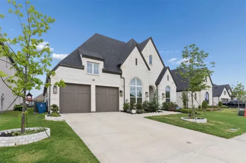 1939 Apple Tree Drive