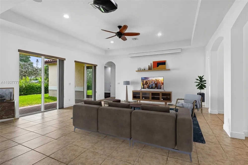 6432 SW 55th Pl Davie, FL 33314