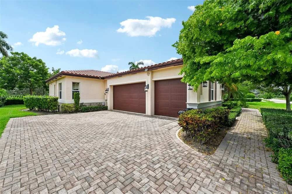 6432 SW 55th Pl Davie, FL 33314