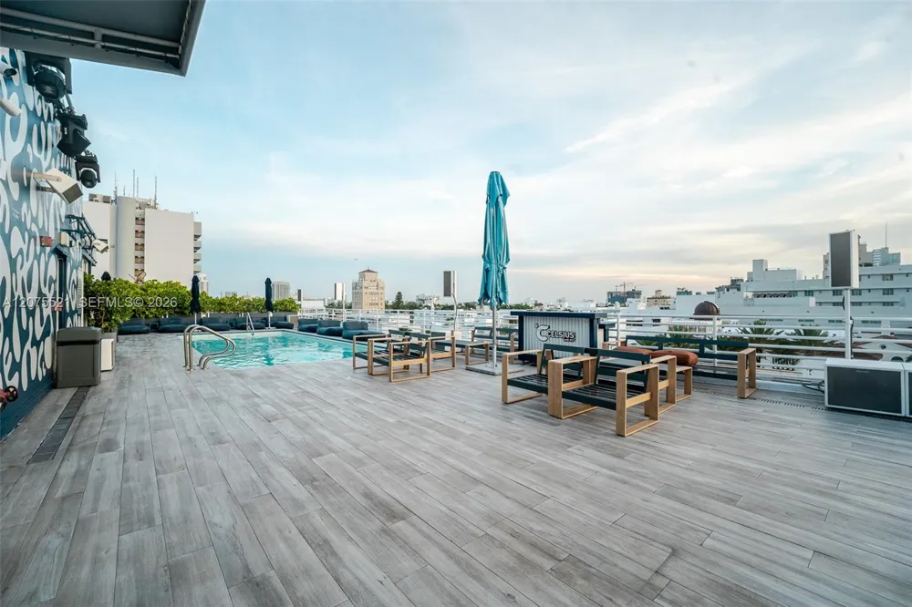 1060 Ocean Dr #D204 Miami Beach, FL 33139