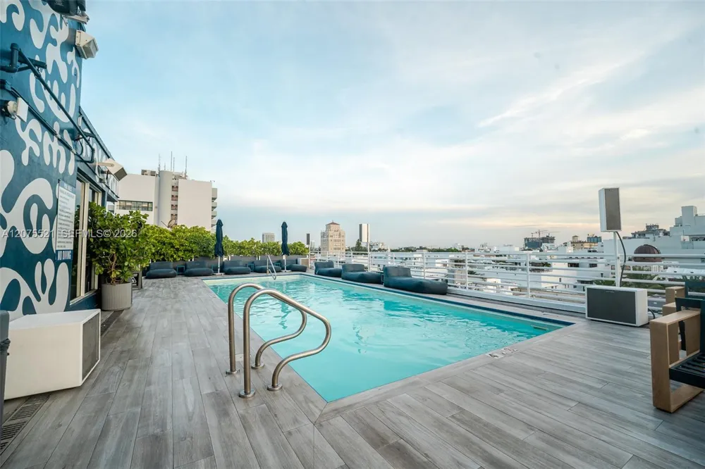 1060 Ocean Dr #D204 Miami Beach, FL 33139