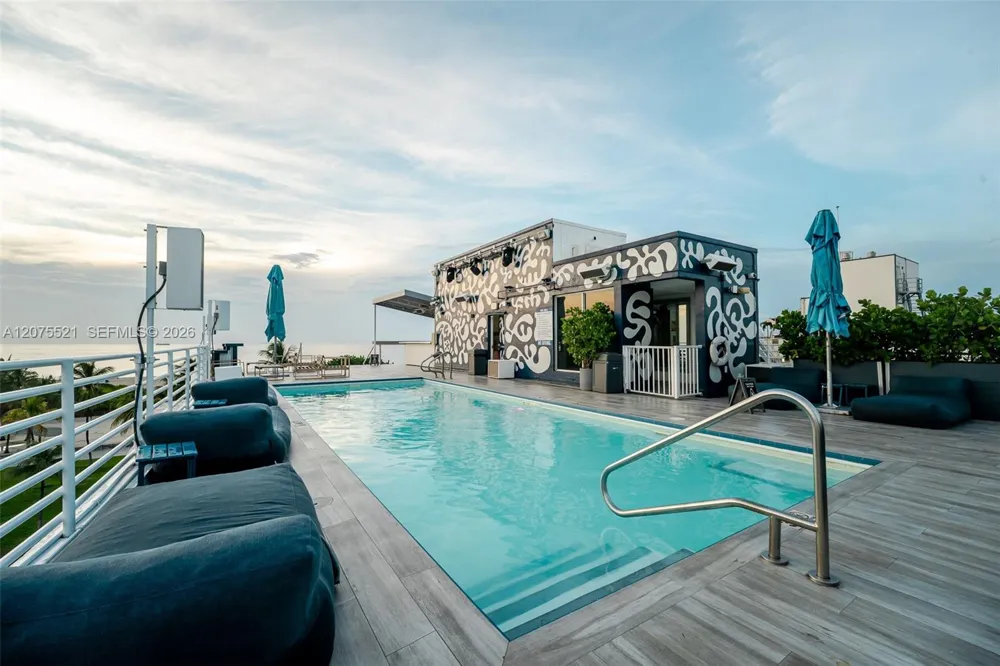 1060 Ocean Dr #D204 Miami Beach, FL 33139