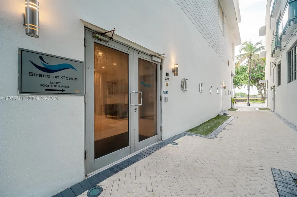 1060 Ocean Dr #D204 Miami Beach, FL 33139