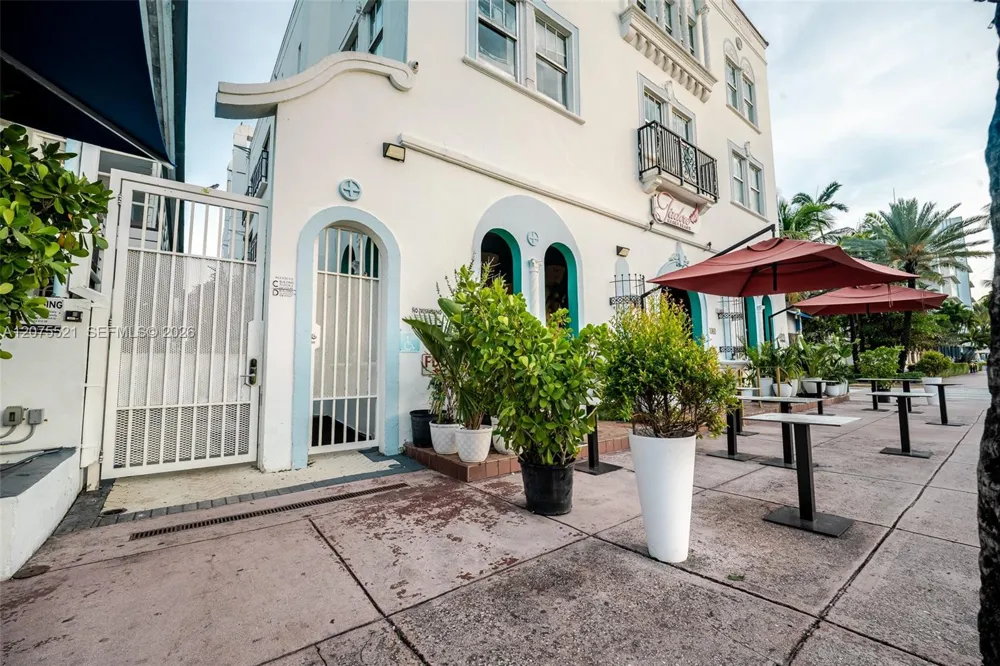 1060 Ocean Dr #D204 Miami Beach, FL 33139
