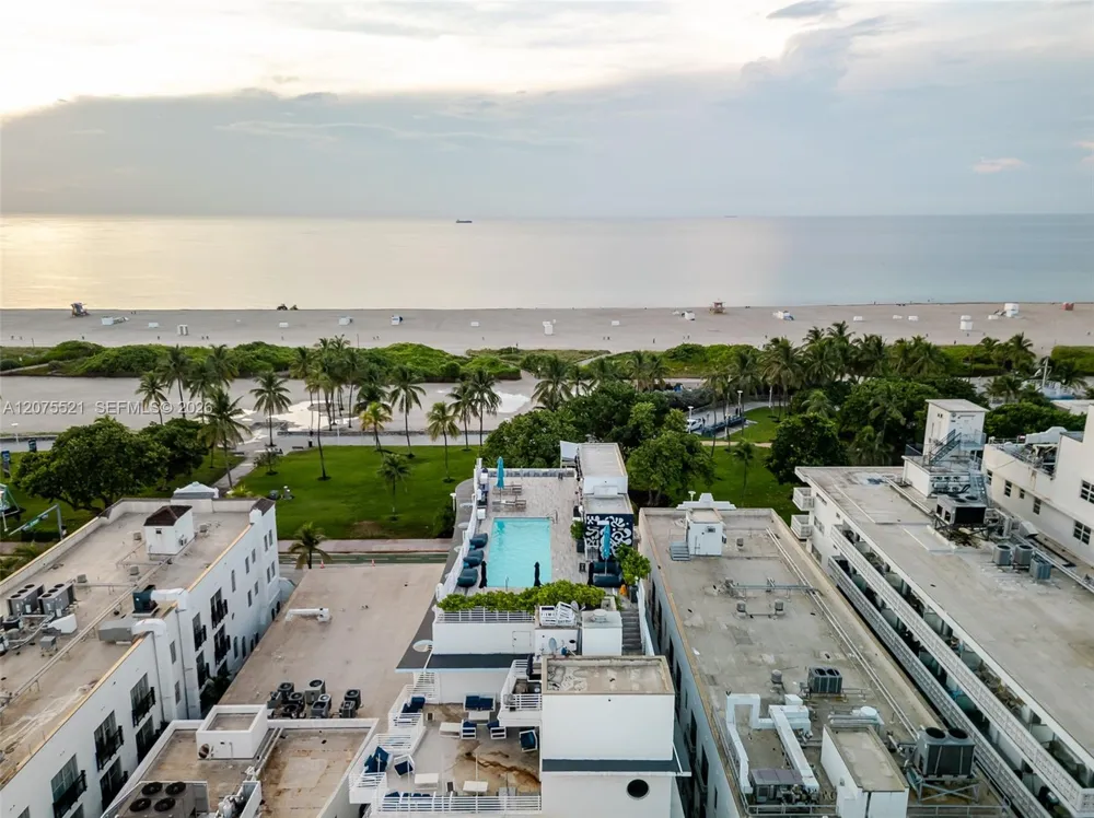 1060 Ocean Dr #D204 Miami Beach, FL 33139