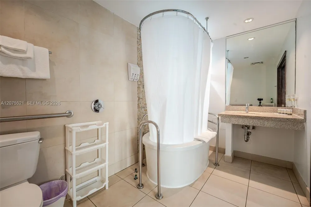 1060 Ocean Dr #D204 Miami Beach, FL 33139
