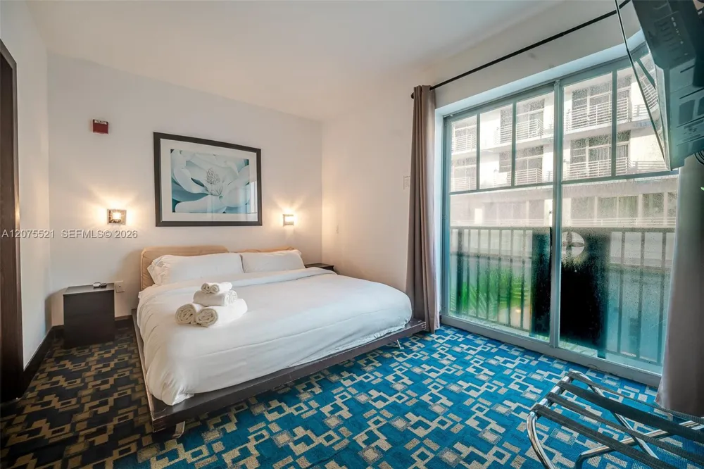 1060 Ocean Dr #D204 Miami Beach, FL 33139