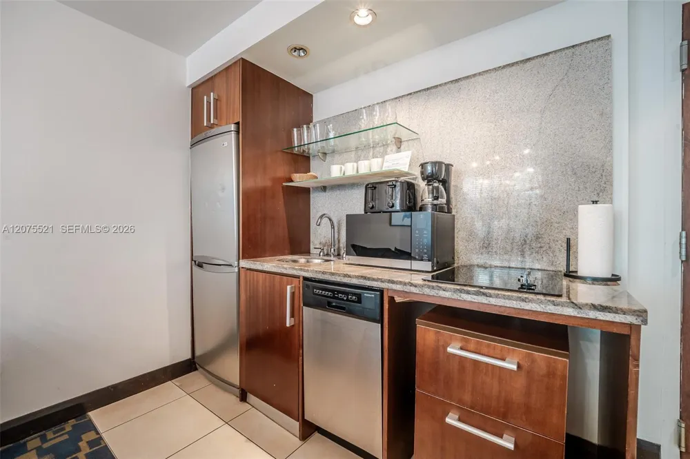1060 Ocean Dr #D204 Miami Beach, FL 33139