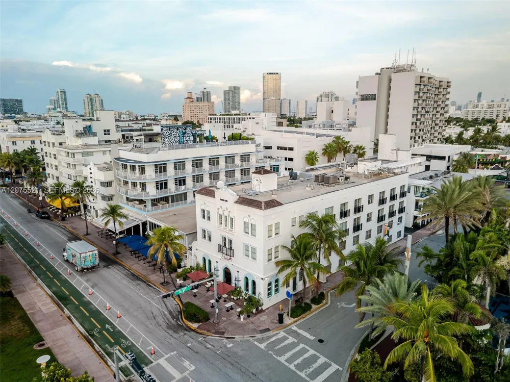 1060 Ocean Dr #D204 Miami Beach, FL 33139