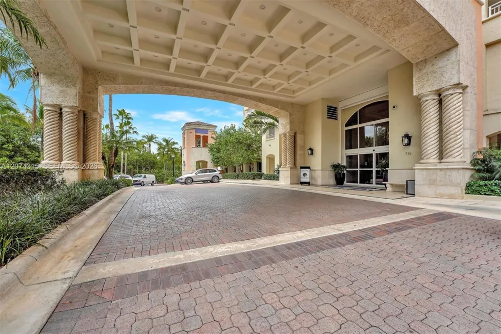 791 Crandon Blvd #301 Key Biscayne, FL 33149