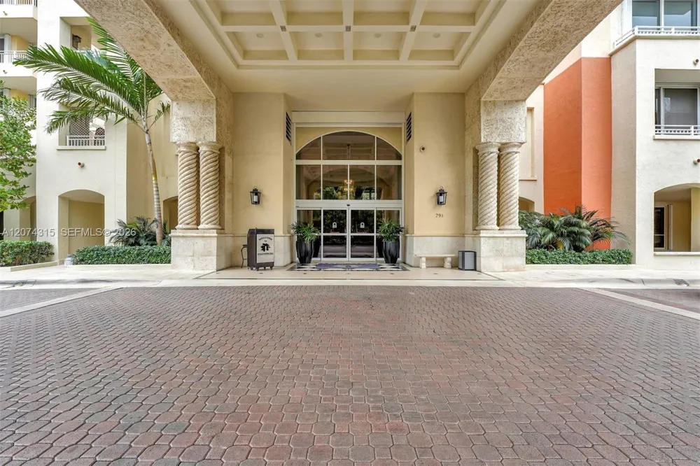 791 Crandon Blvd #301 Key Biscayne, FL 33149