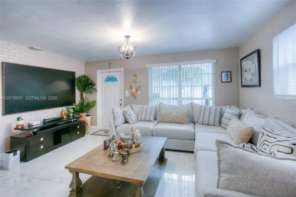 7331 Johnson St Hollywood, FL 33024