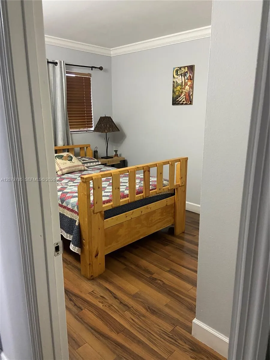 1075 W 68th St #403 Hialeah, FL 33014