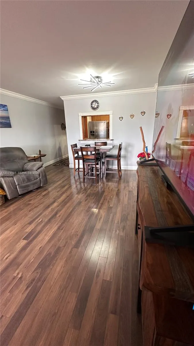 1075 W 68th St #403 Hialeah, FL 33014