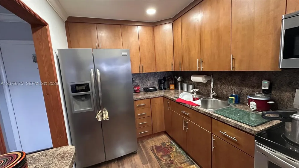 1075 W 68th St #403 Hialeah, FL 33014