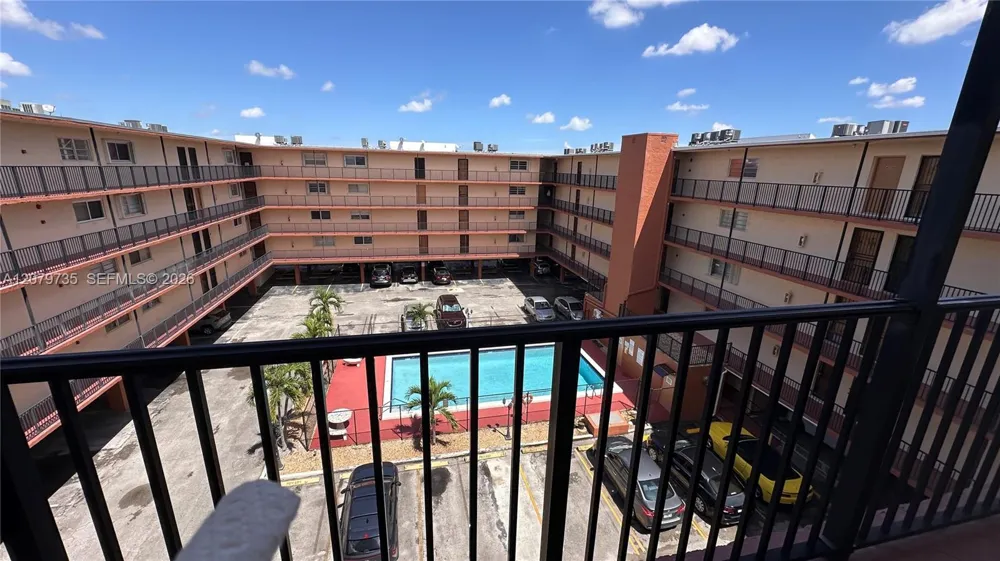 1075 W 68th St #403 Hialeah, FL 33014