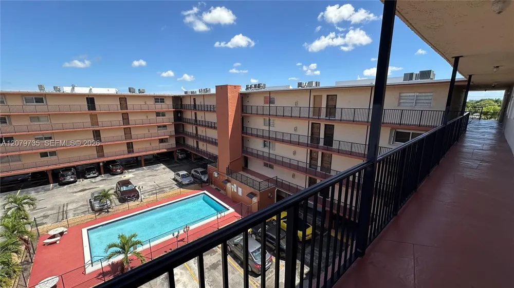 1075 W 68th St #403 Hialeah, FL 33014