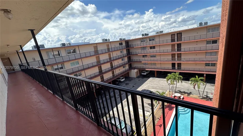 1075 W 68th St #403 Hialeah, FL 33014