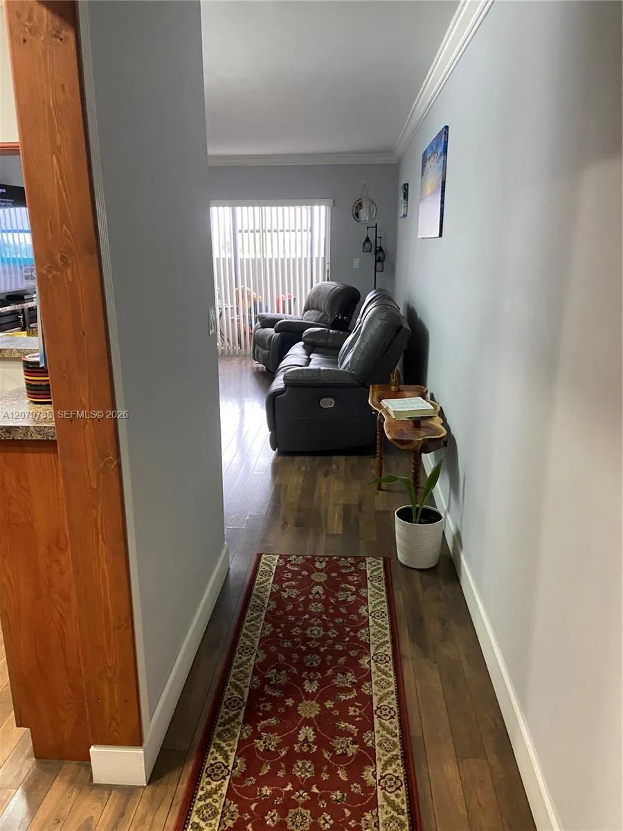 1075 W 68th St #403 Hialeah, FL 33014
