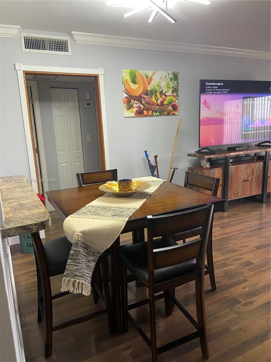 1075 W 68th St #403 Hialeah, FL 33014