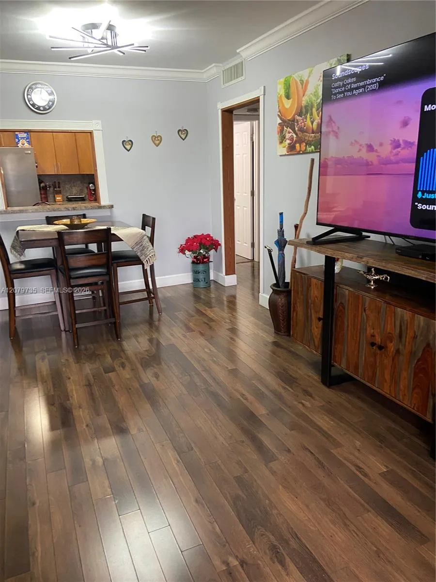 1075 W 68th St #403 Hialeah, FL 33014
