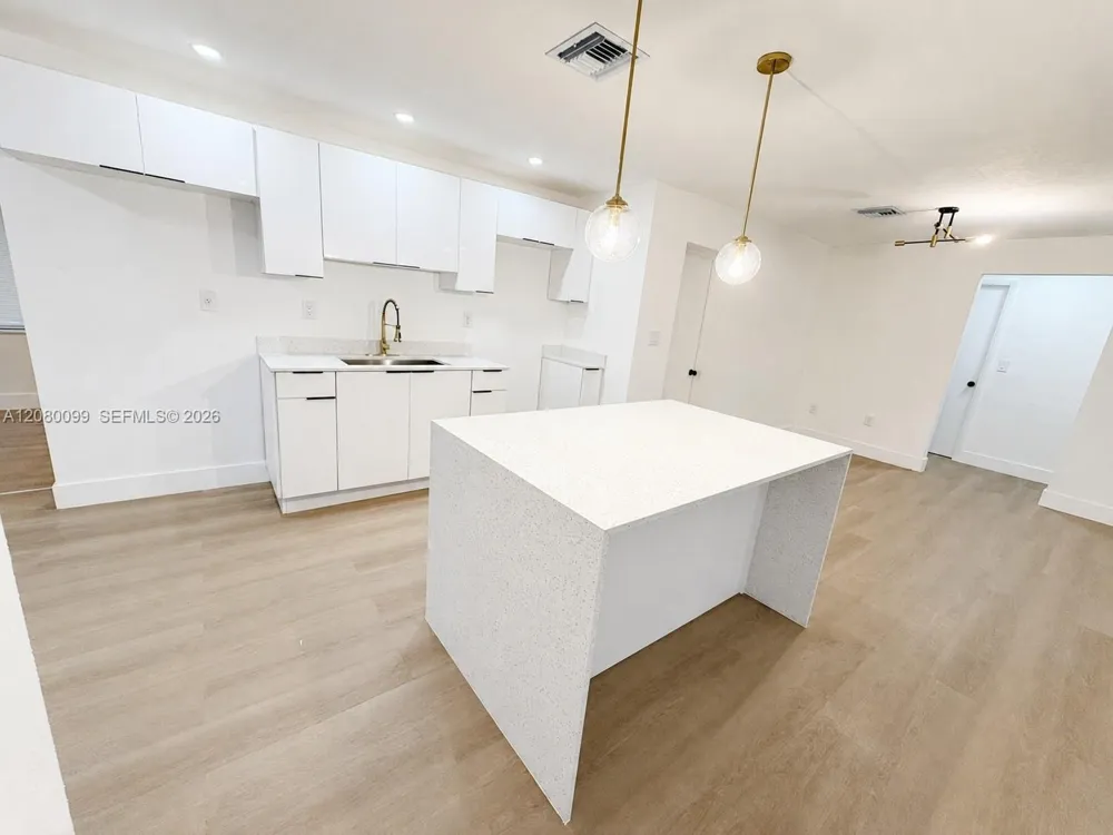 2486 NW 73rd Ave Sunrise, FL 33313