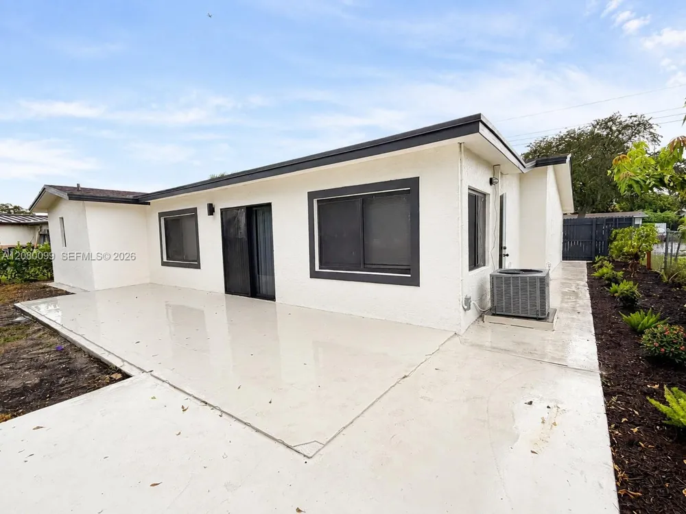2486 NW 73rd Ave Sunrise, FL 33313