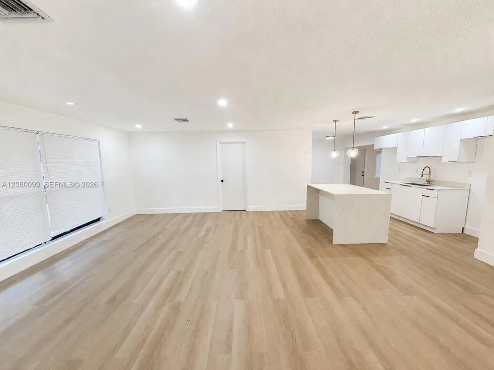 2486 NW 73rd Ave Sunrise, FL 33313