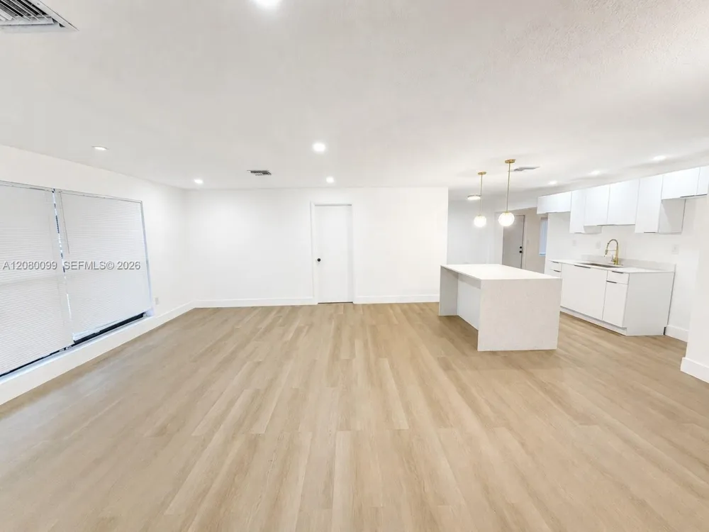 2486 NW 73rd Ave Sunrise, FL 33313