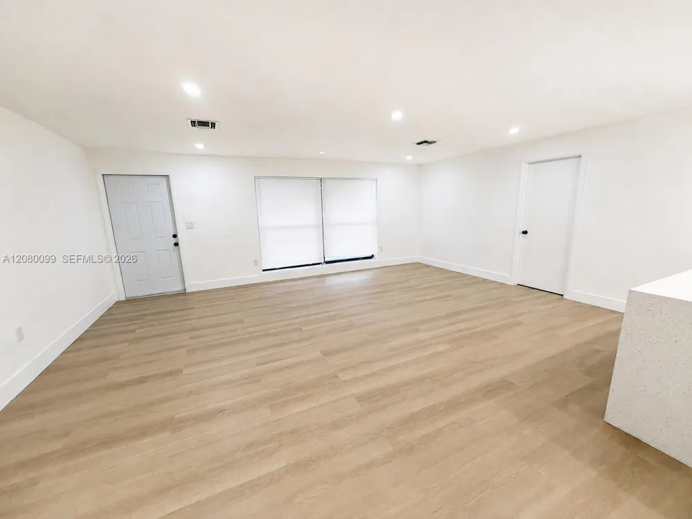 2486 NW 73rd Ave Sunrise, FL 33313
