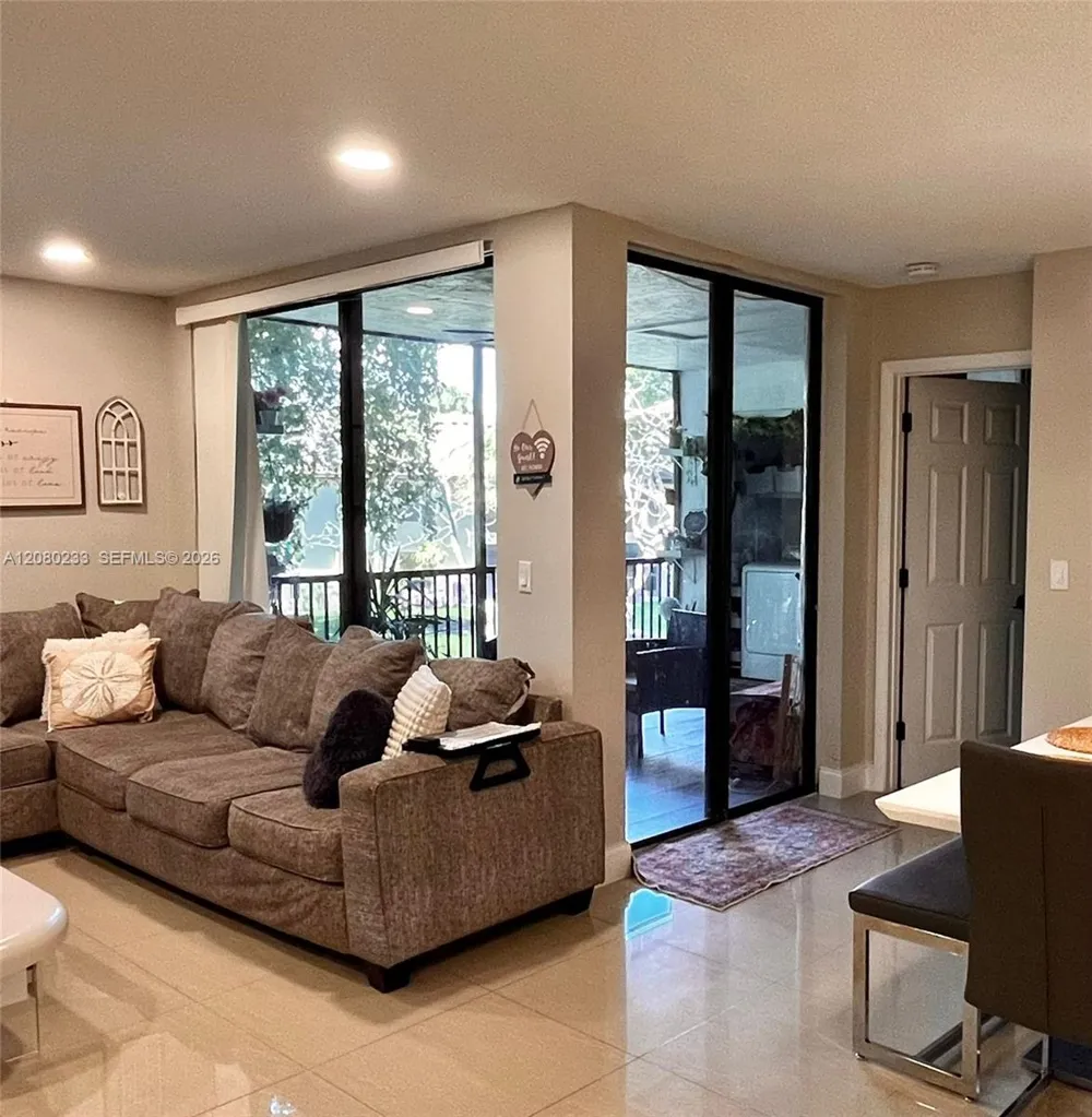 4511 S Carambola Cir S #27300 Coconut Creek, FL 33066