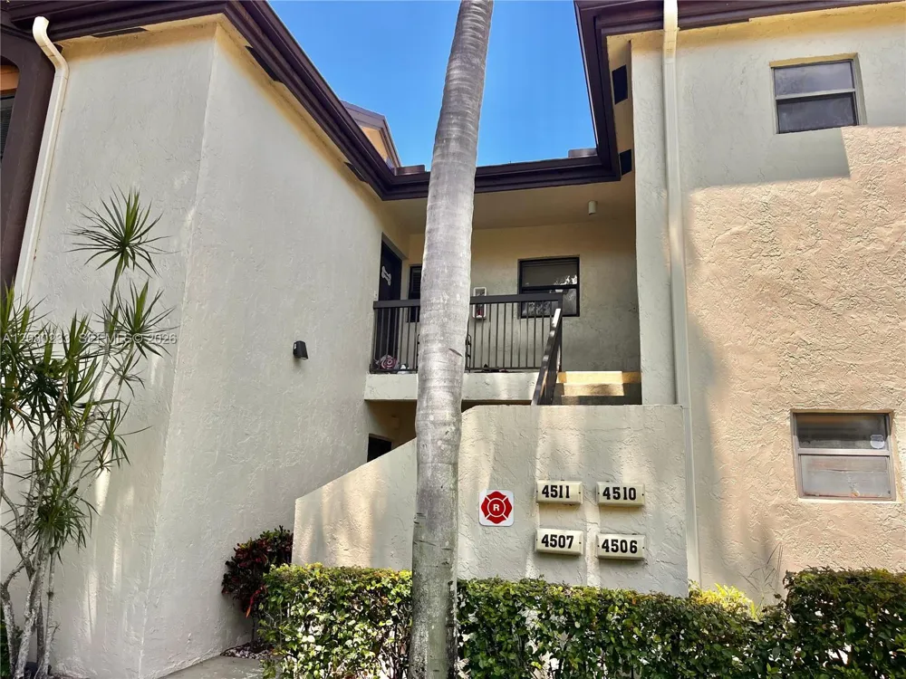 4511 S Carambola Cir S #27300 Coconut Creek, FL 33066