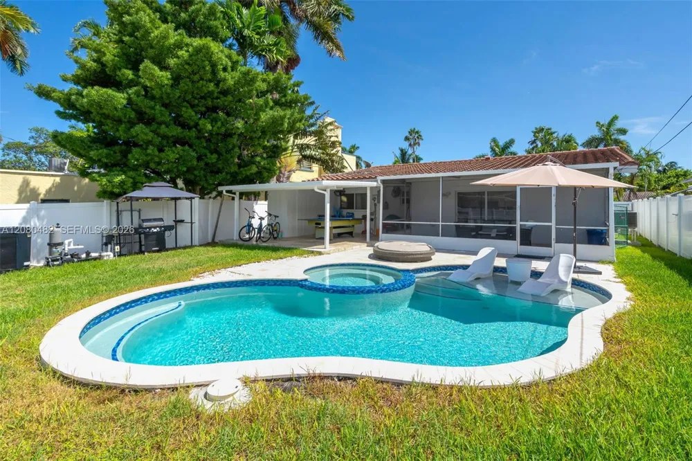 821 Harrison St #821 Hollywood, FL 33019