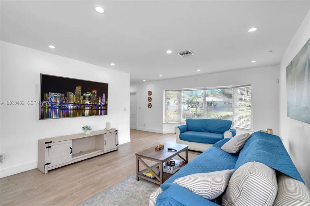 821 Harrison St #821 Hollywood, FL 33019