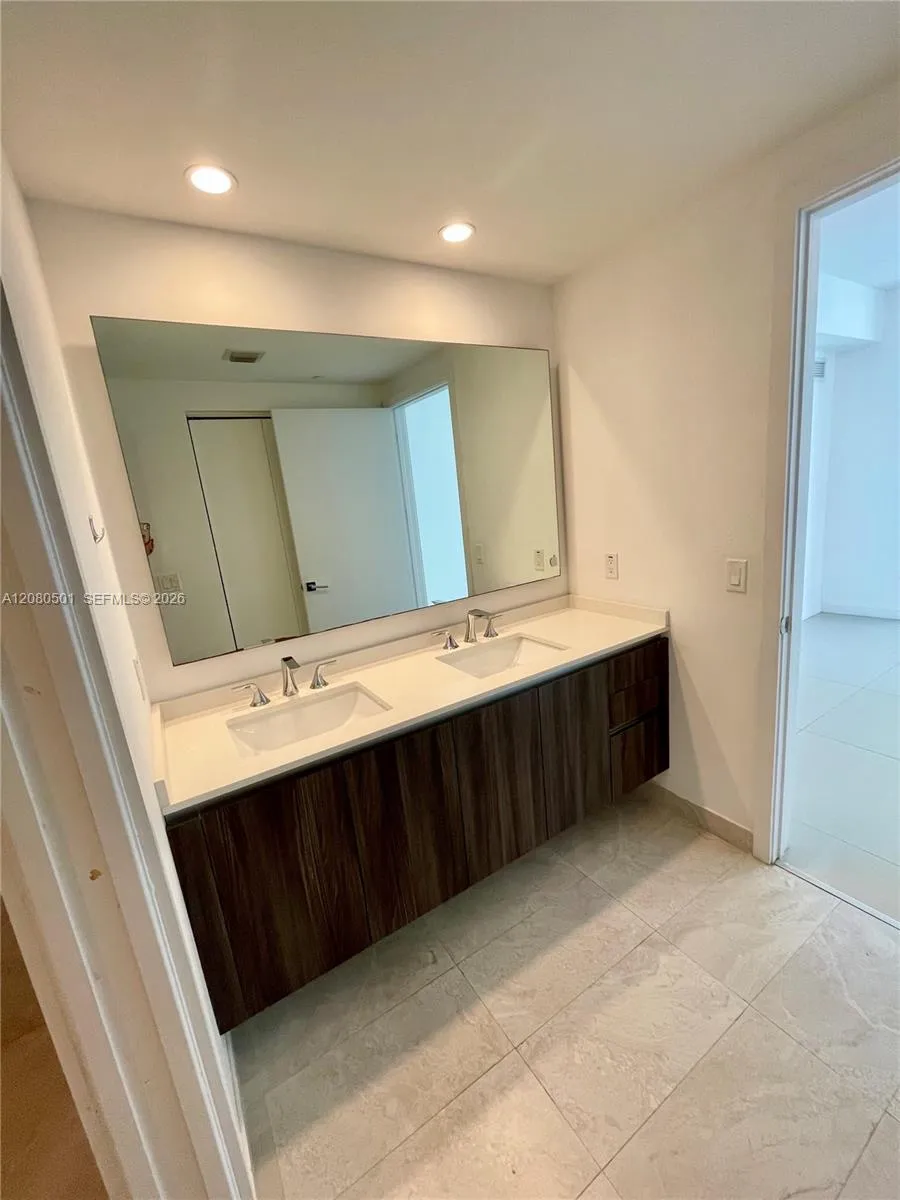 488 NE 18th St #2204 Miami, FL 33132