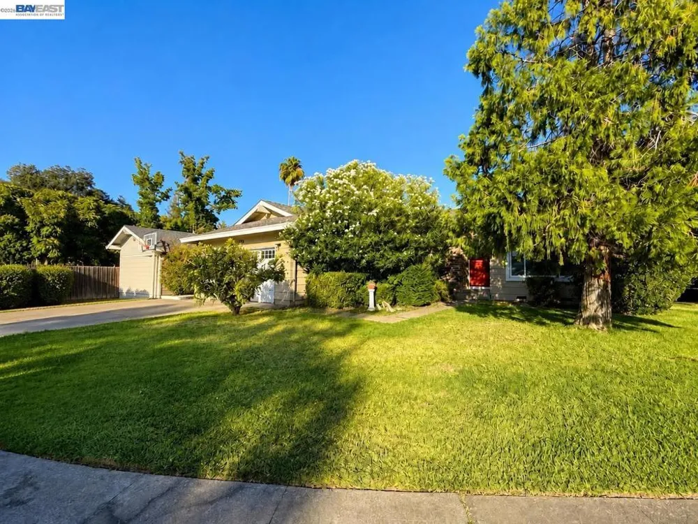 3120 Ozzie Court Carmichael, CA 95608