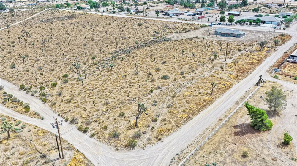 10520 Mono Road Phelan, CA 92371