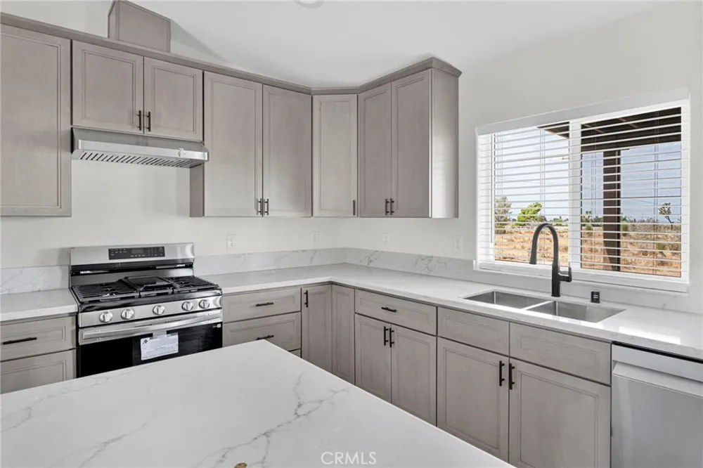 10520 Mono Road Phelan, CA 92371