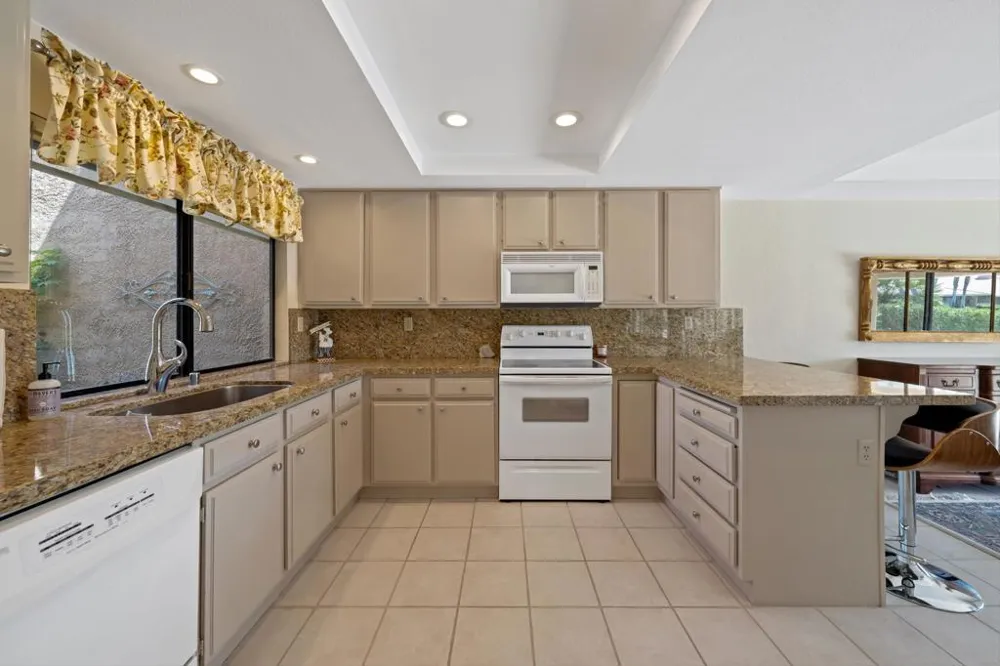 44 Maximo Way Palm Desert, CA 92260