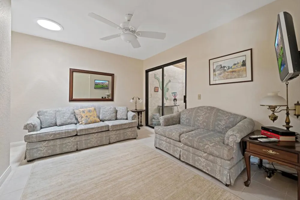 44 Maximo Way Palm Desert, CA 92260