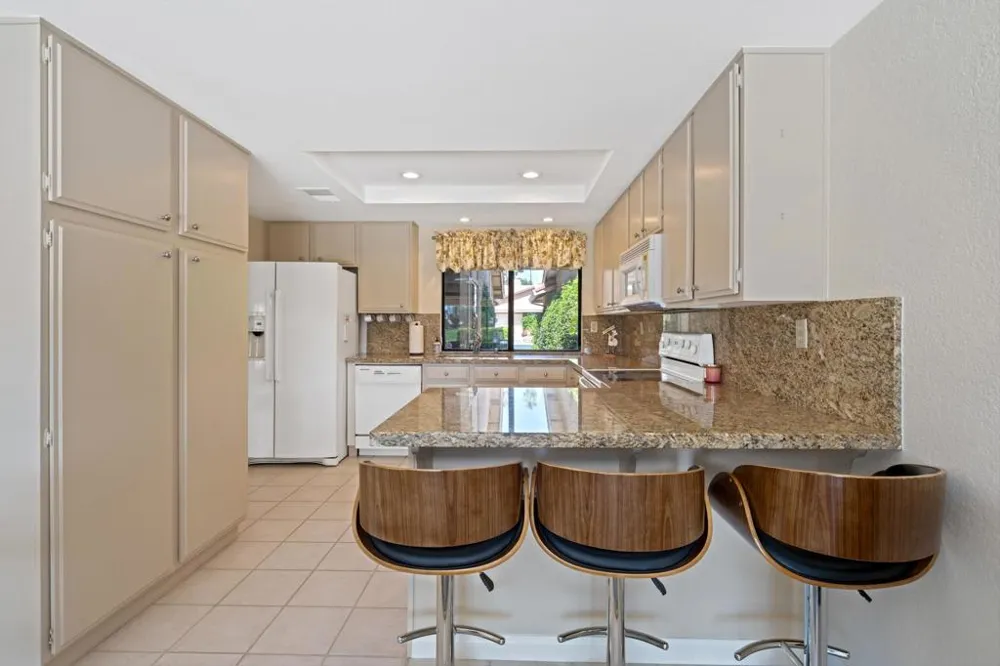 44 Maximo Way Palm Desert, CA 92260
