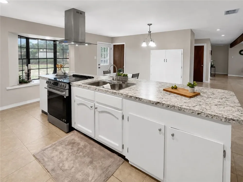 3032 HWY N 281 Alice, TX 78332